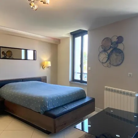 Rdc 3 - Meublé Au Centre De - Wifi Et Netflix *