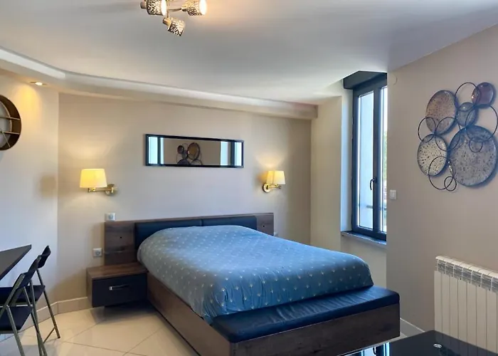 Rdc 3 - Meuble Au Centre De - Wifi Et Netflix